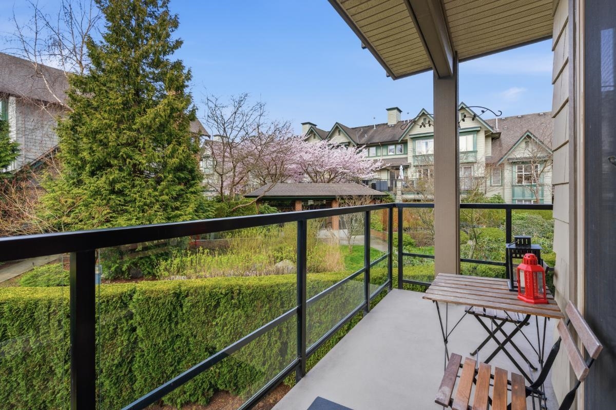 210 6268 EAGLES DRIVE Unit: 210