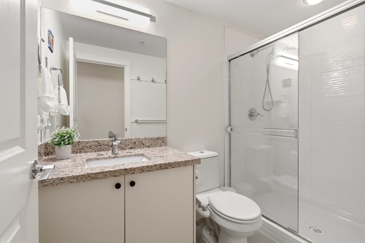 210 6268 EAGLES DRIVE Unit: 210