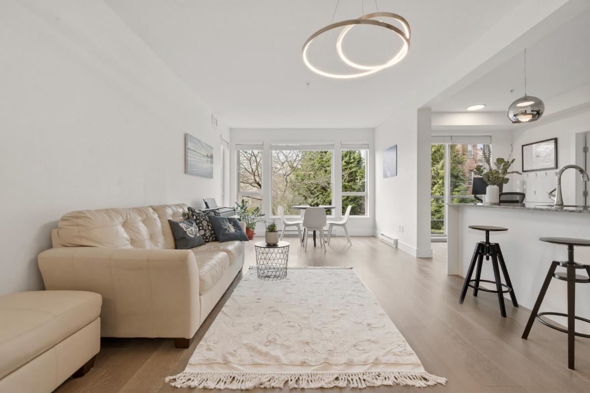 210 6268 EAGLES DRIVE Unit: 210