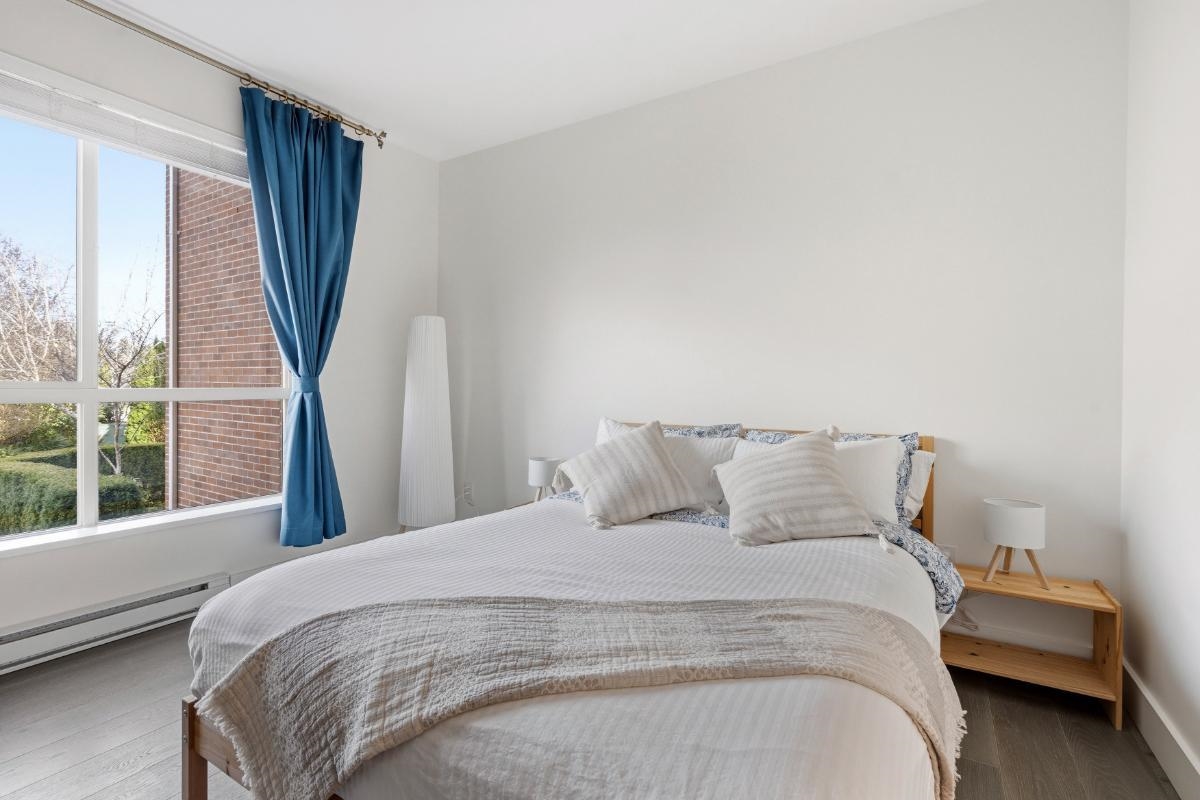 210 6268 EAGLES DRIVE Unit: 210