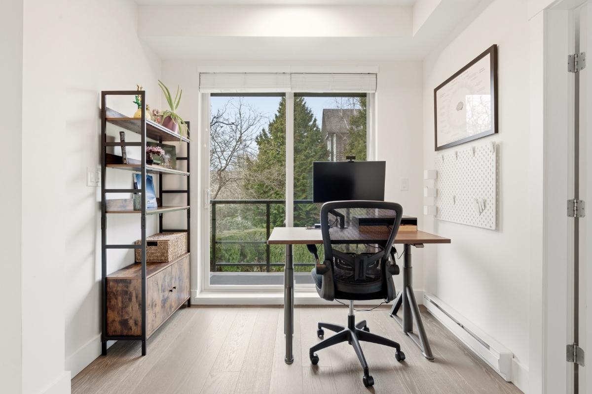 210 6268 EAGLES DRIVE Unit: 210