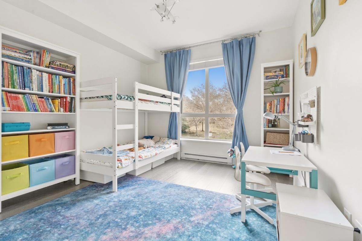 210 6268 EAGLES DRIVE Unit: 210