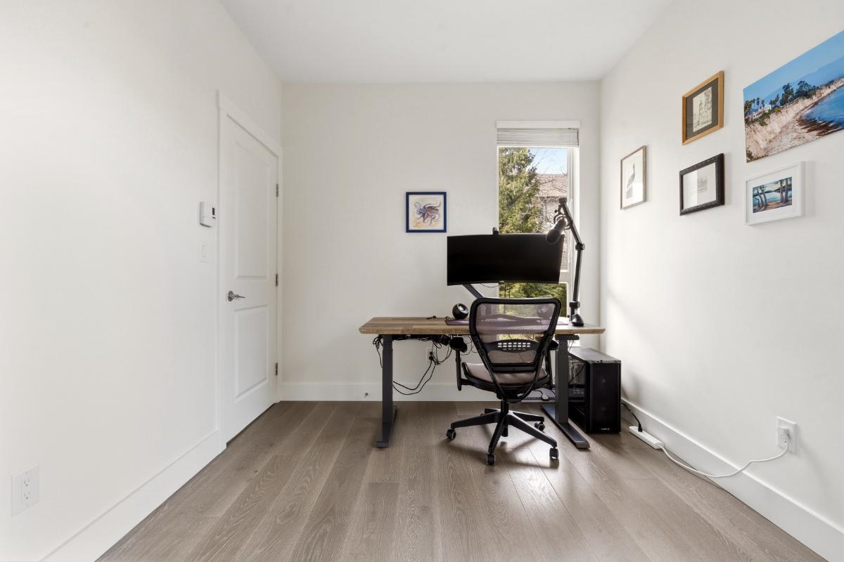 210 6268 EAGLES DRIVE Unit: 210