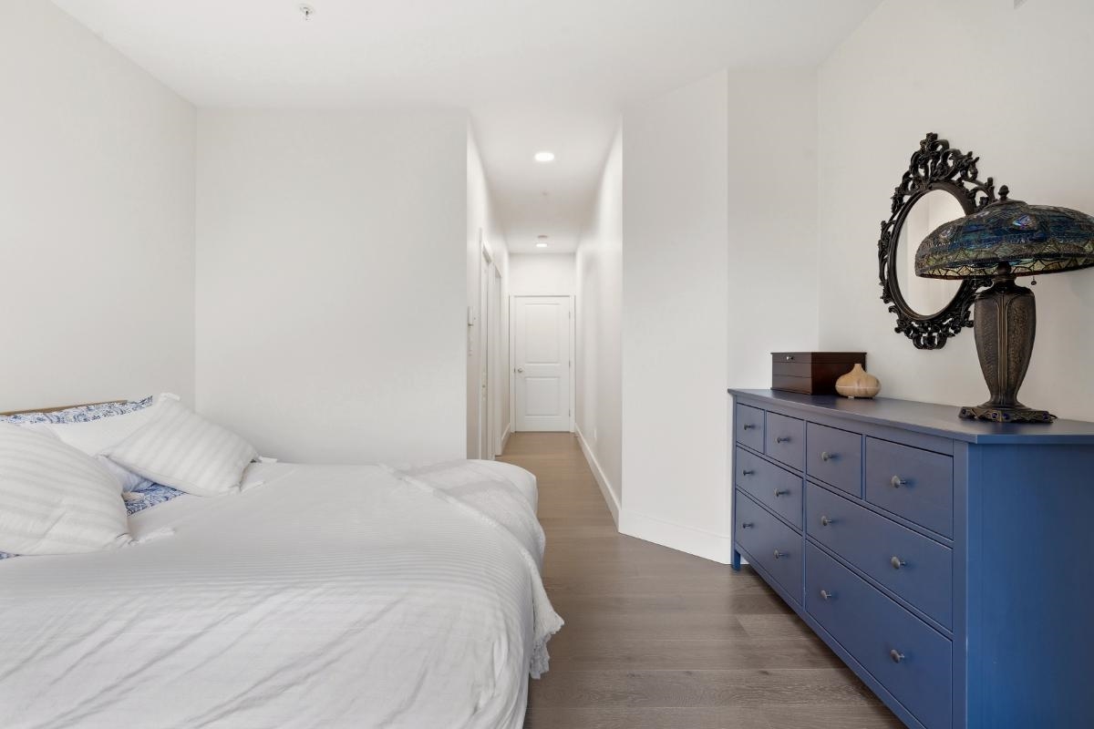 210 6268 EAGLES DRIVE Unit: 210