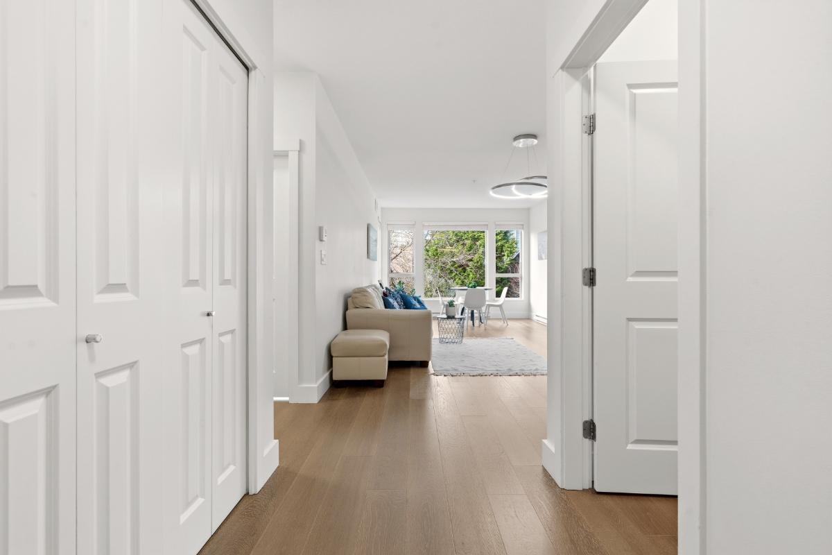 210 6268 EAGLES DRIVE Unit: 210