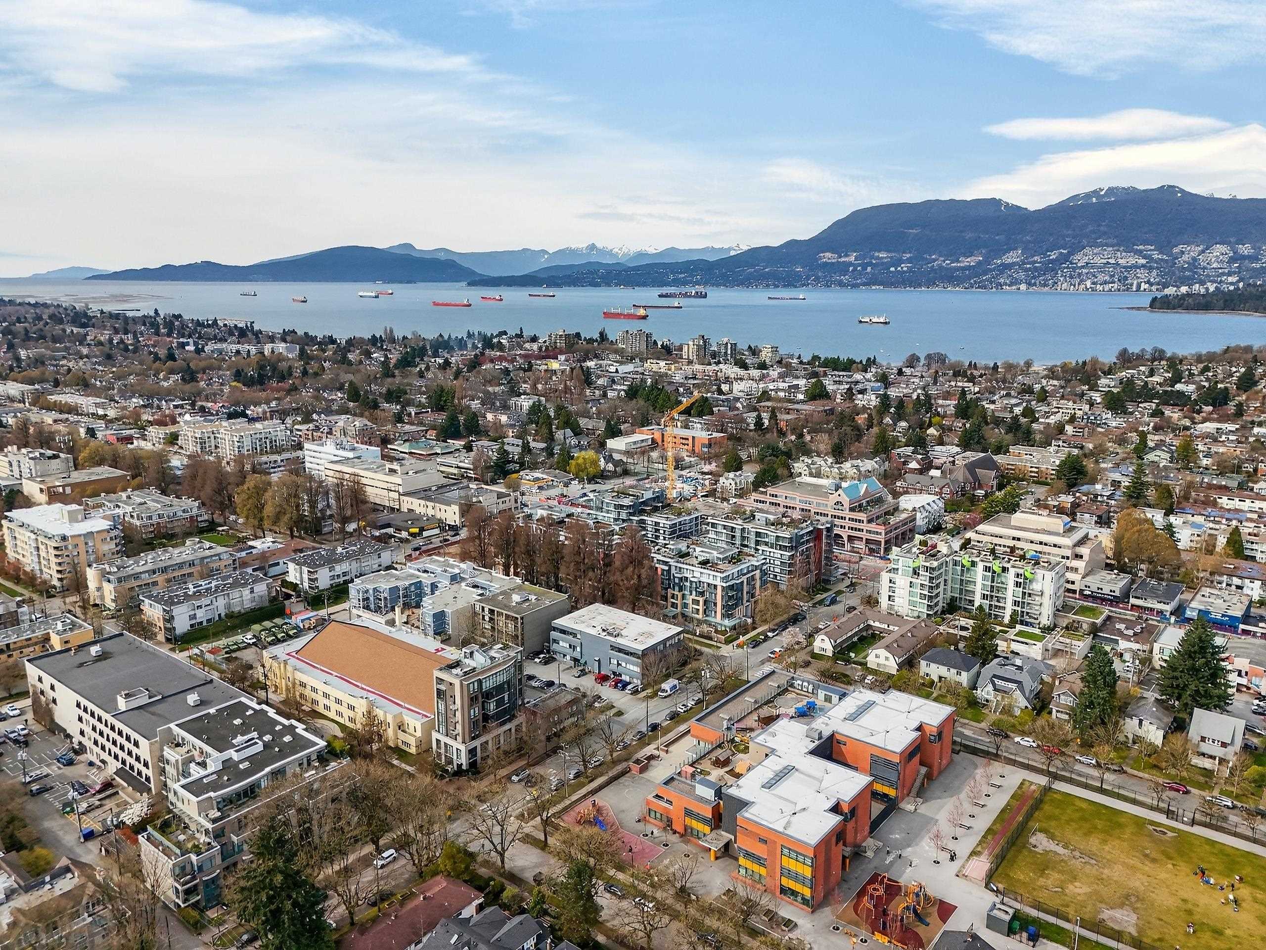 301 2565 MAPLE STREET Unit: 301