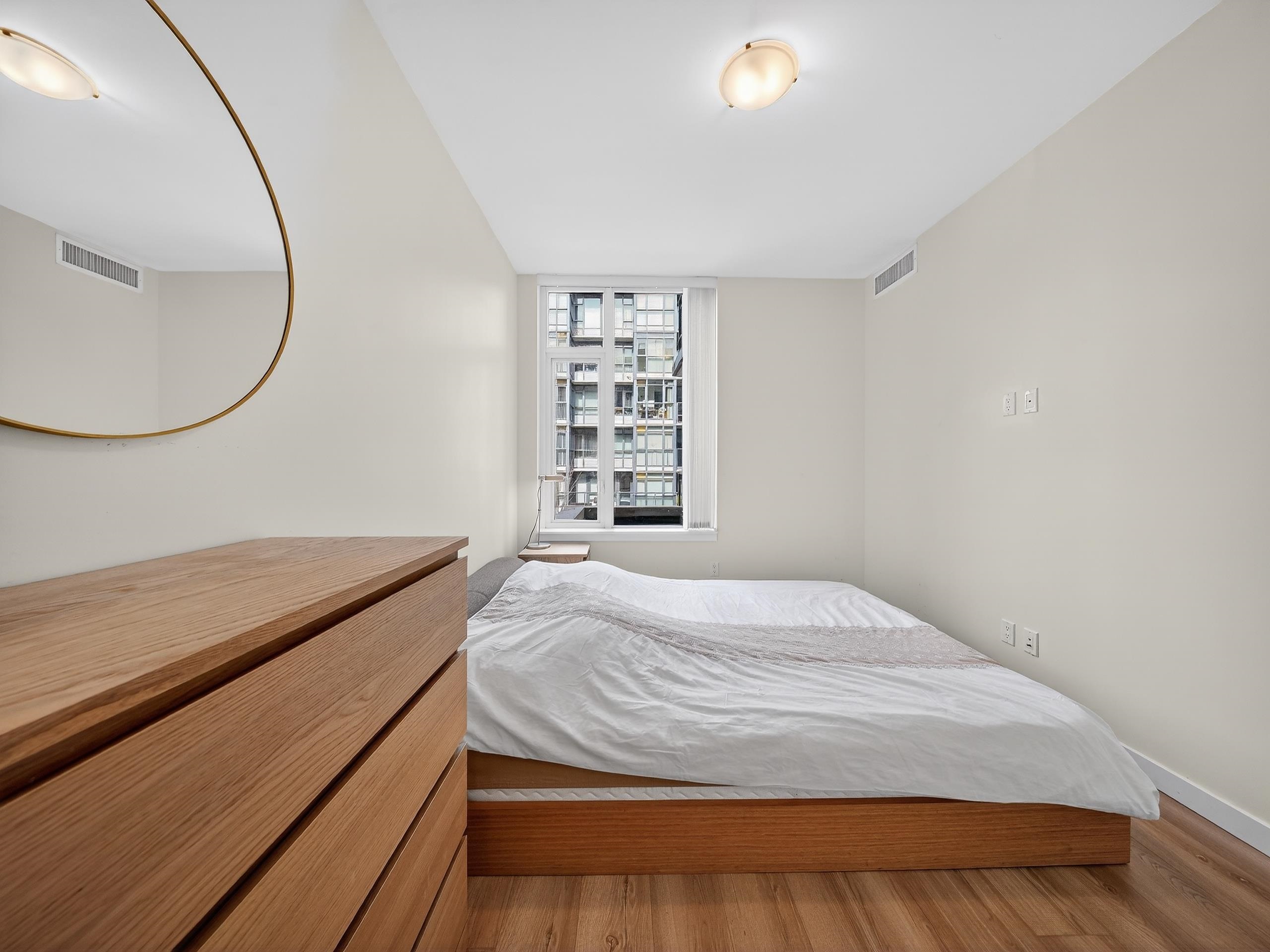 301 2565 MAPLE STREET Unit: 301