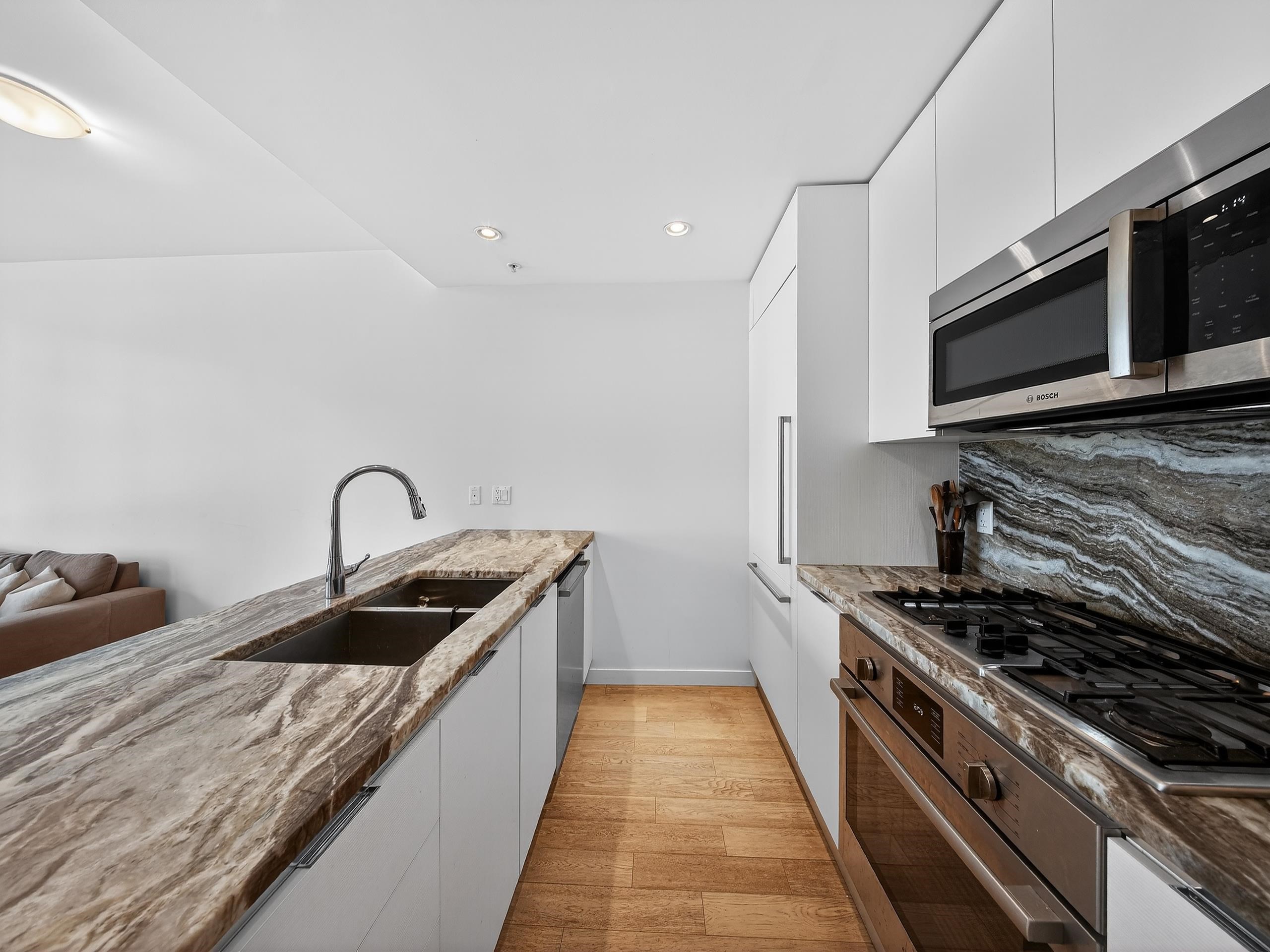 301 2565 MAPLE STREET Unit: 301