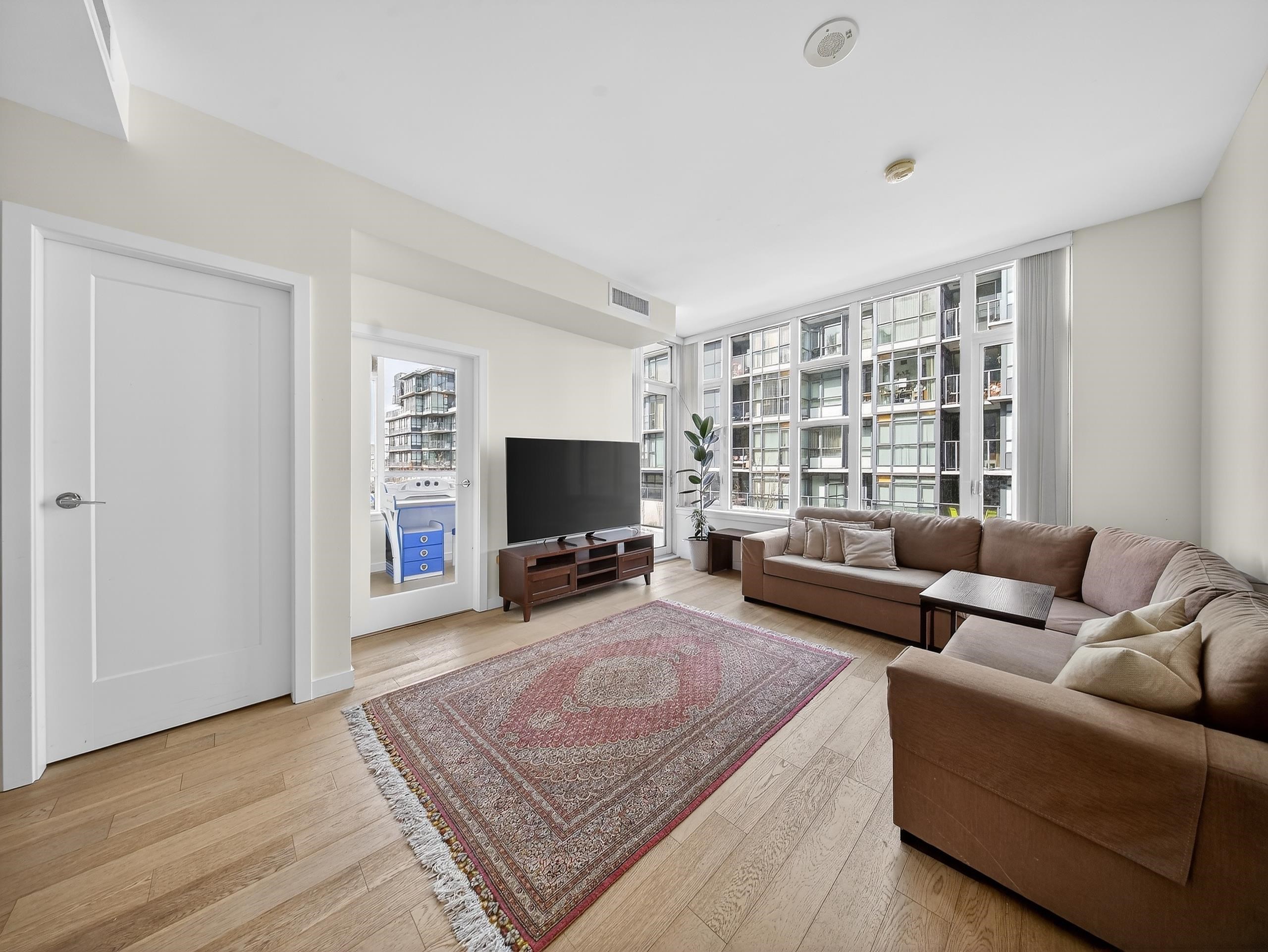 301 2565 MAPLE STREET Unit: 301