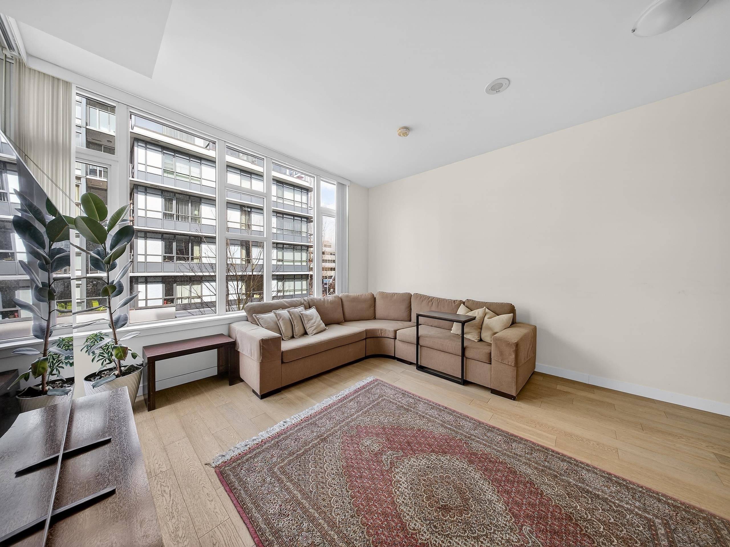 301 2565 MAPLE STREET Unit: 301