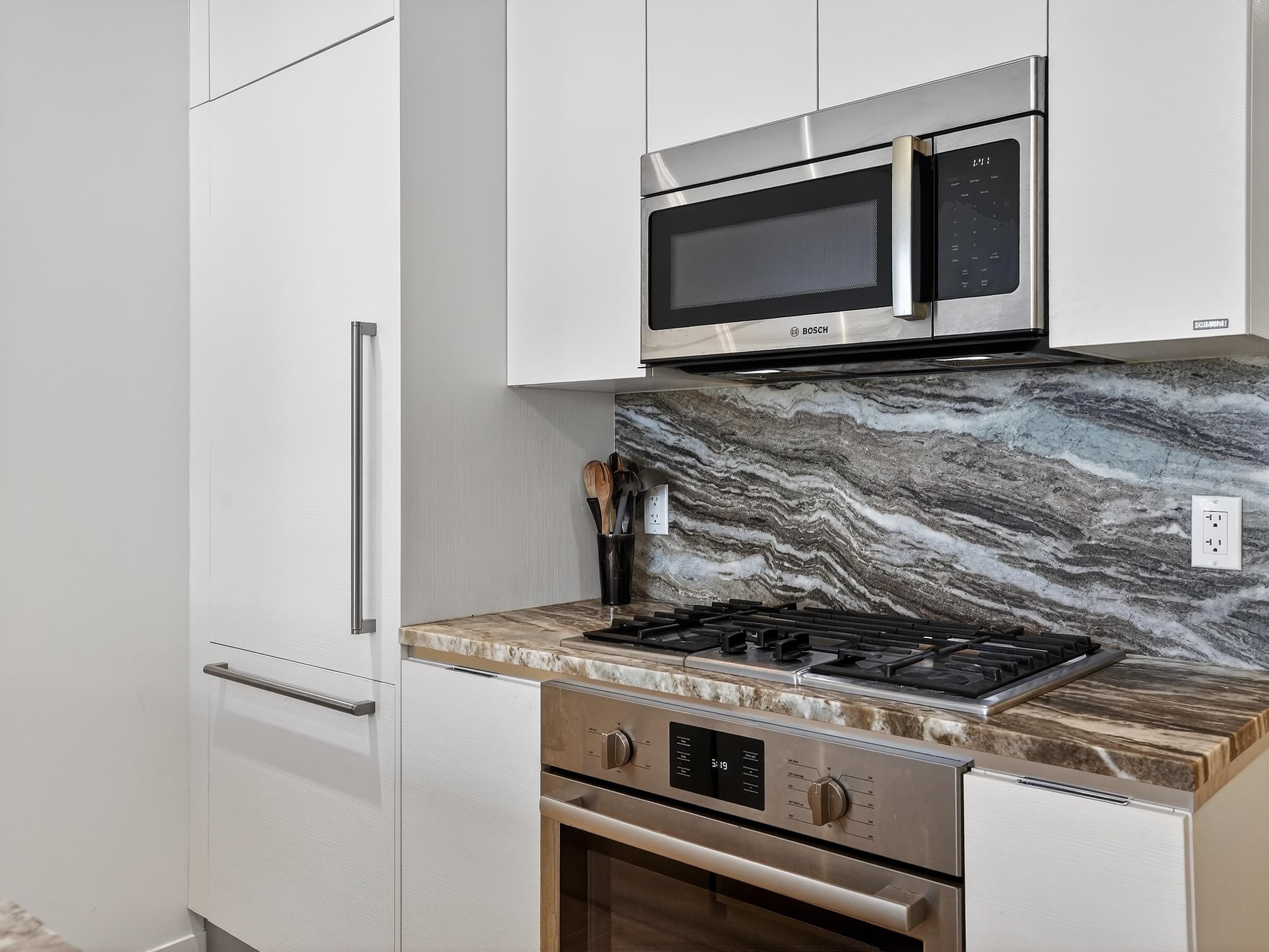 301 2565 MAPLE STREET Unit: 301