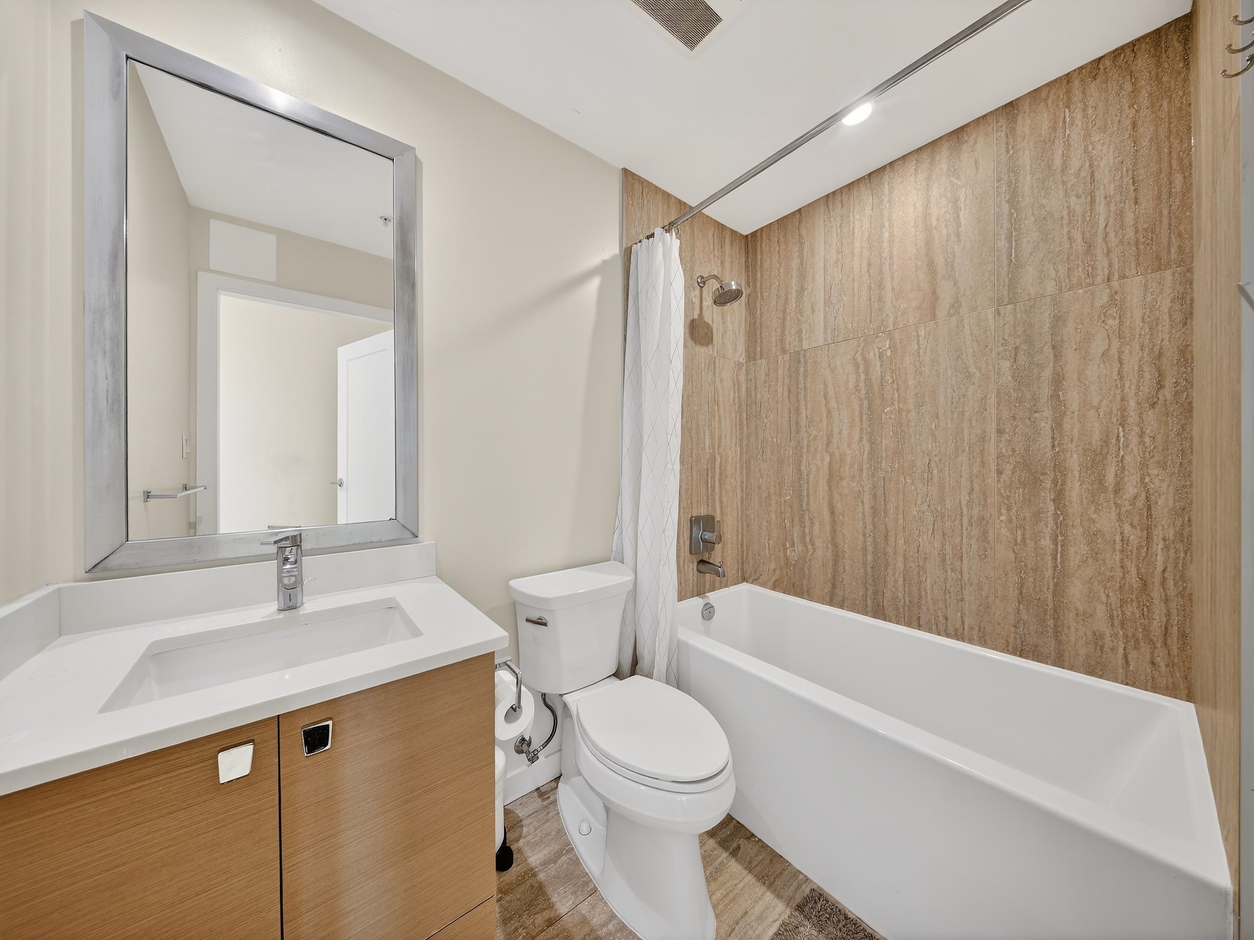 301 2565 MAPLE STREET Unit: 301