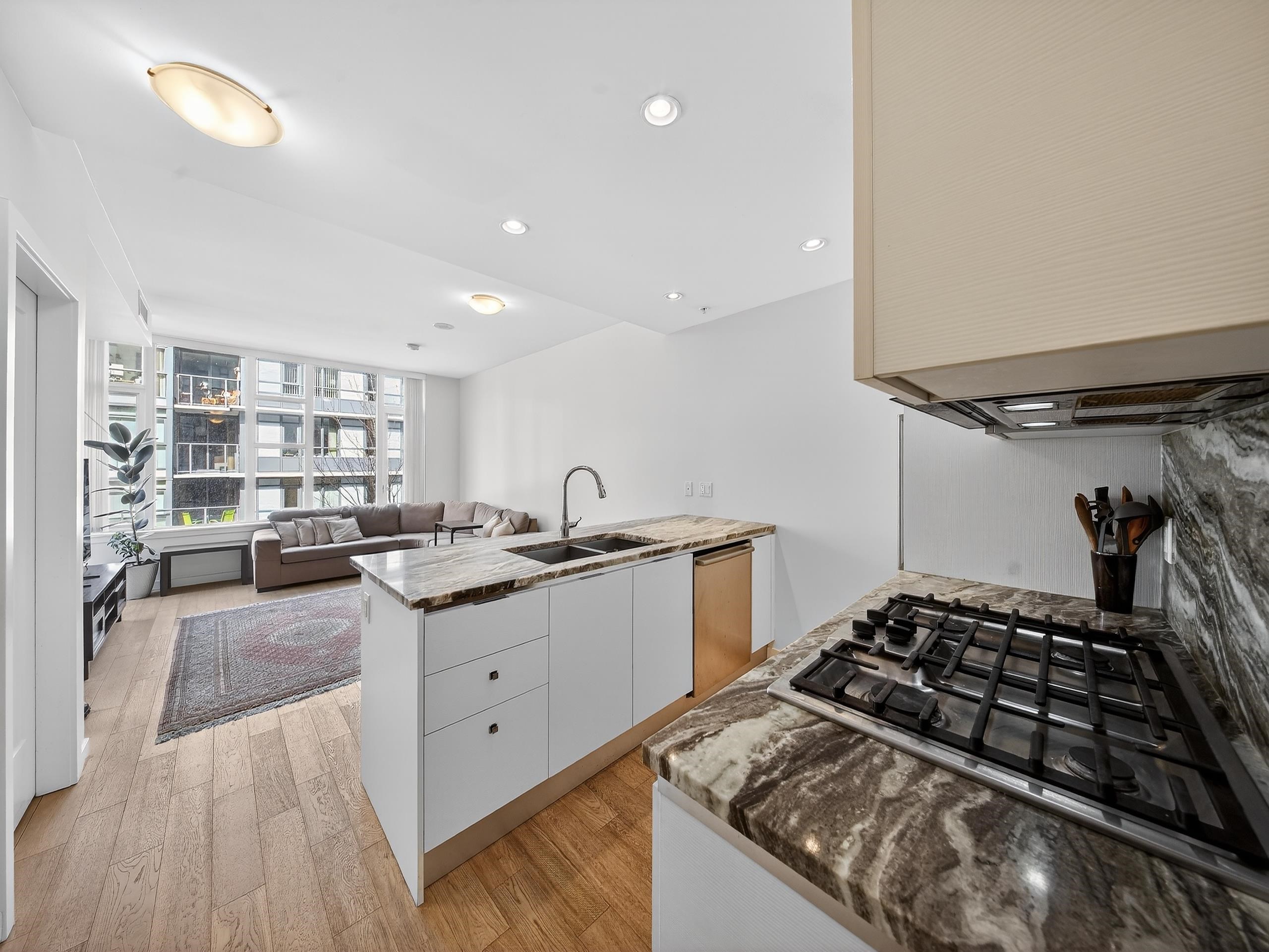 301 2565 MAPLE STREET Unit: 301