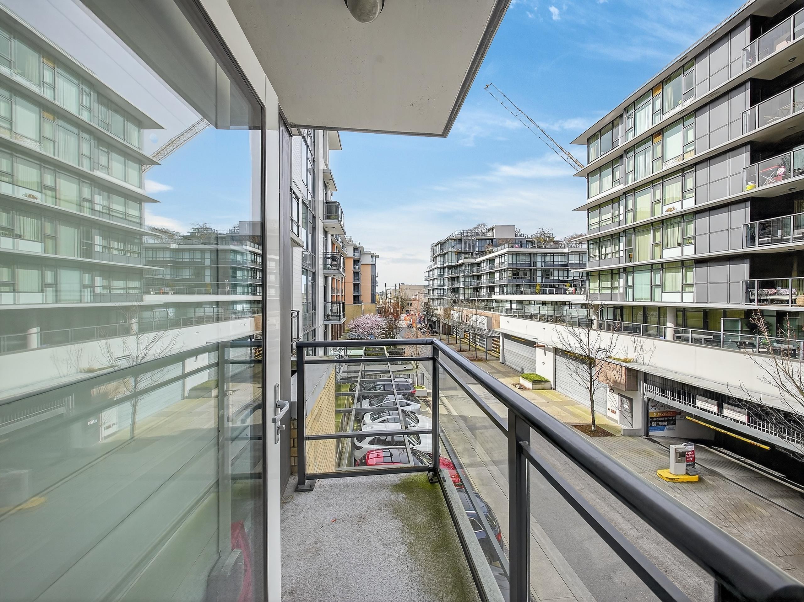 301 2565 MAPLE STREET Unit: 301