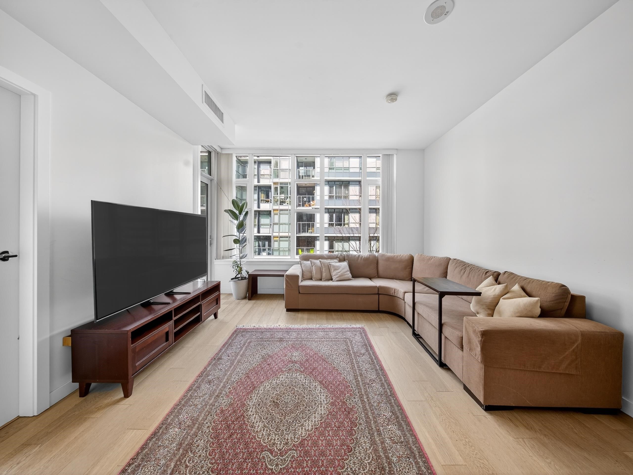 301 2565 MAPLE STREET Unit: 301