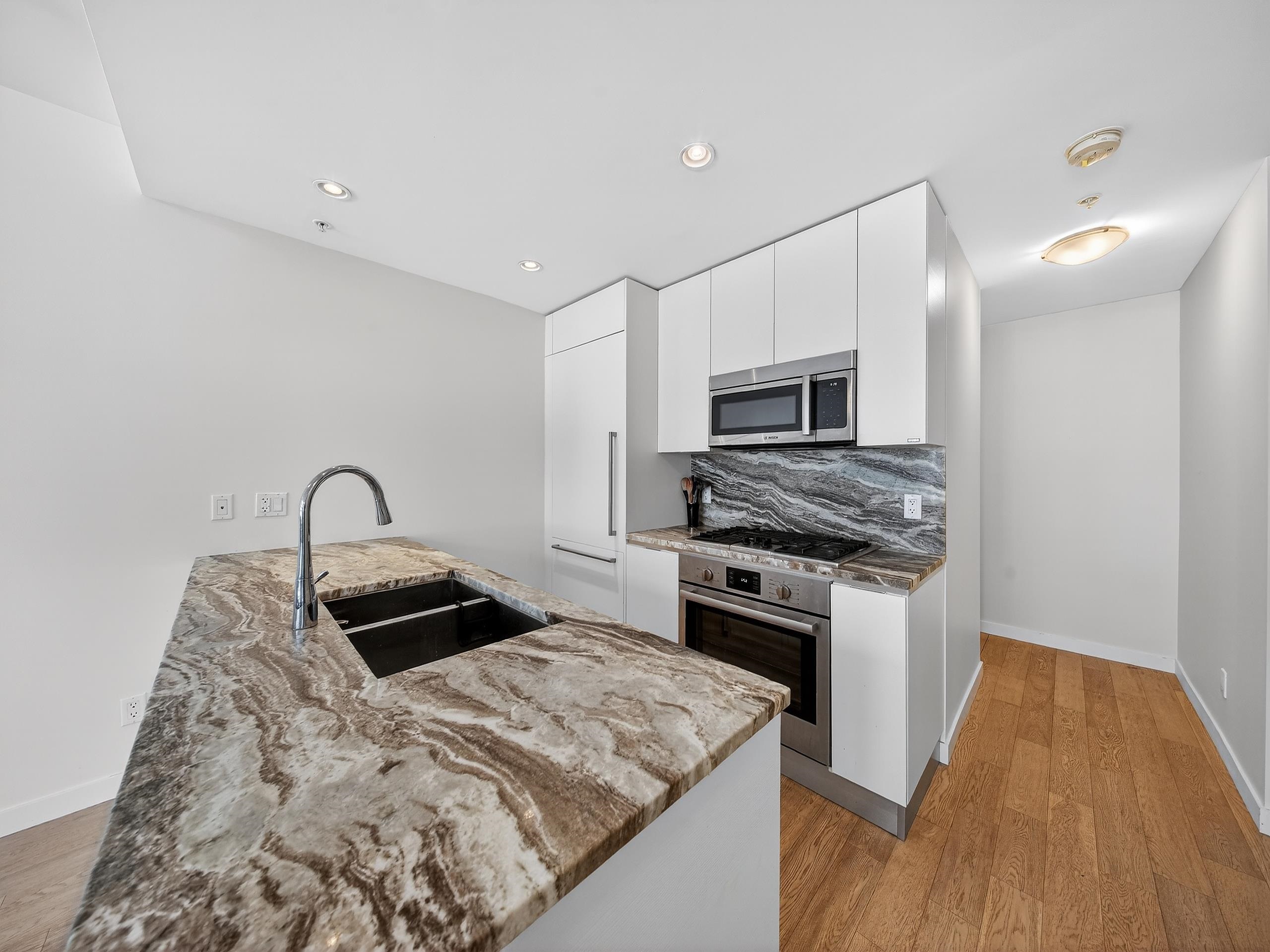 301 2565 MAPLE STREET Unit: 301