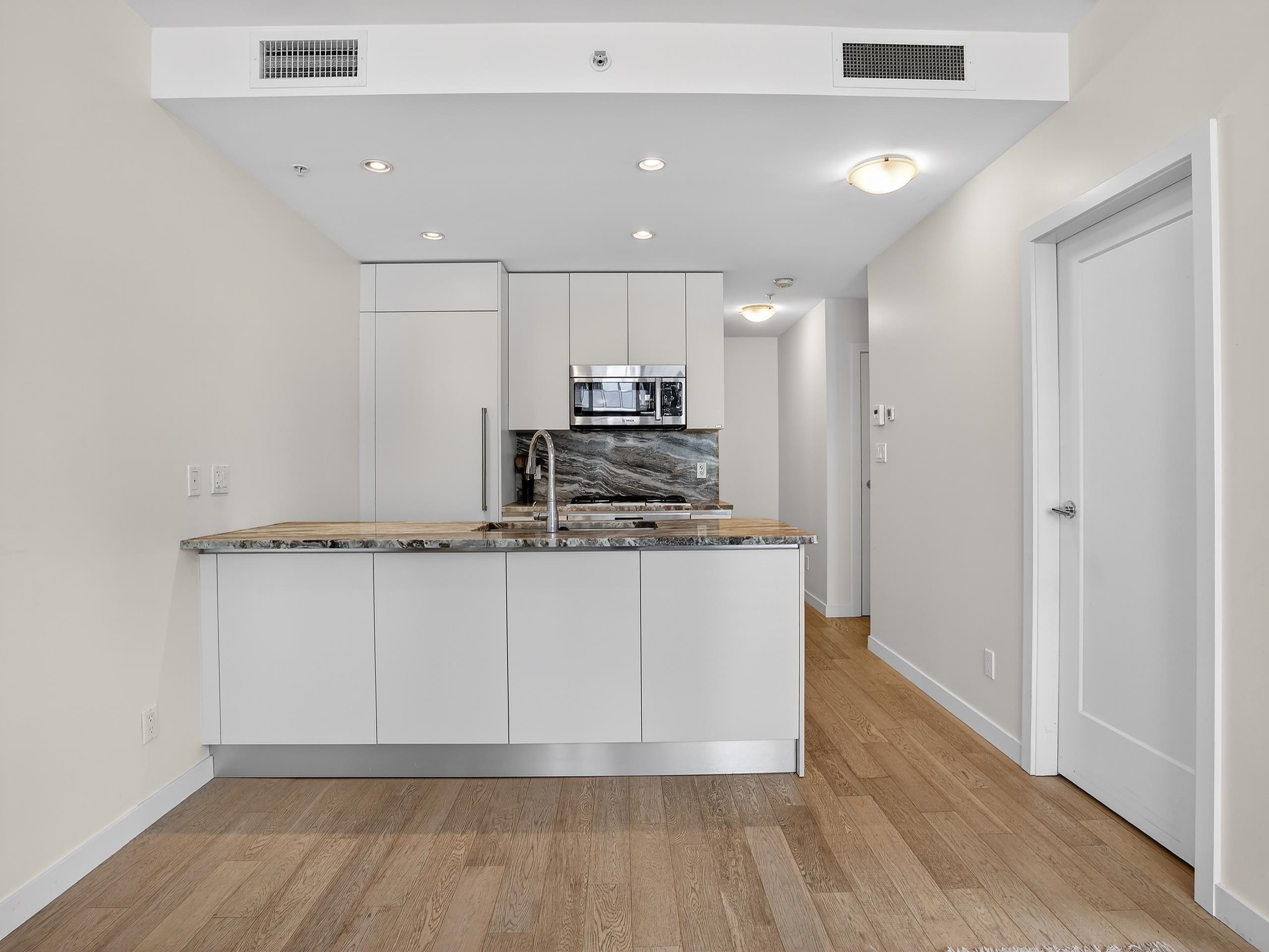 301 2565 MAPLE STREET Unit: 301