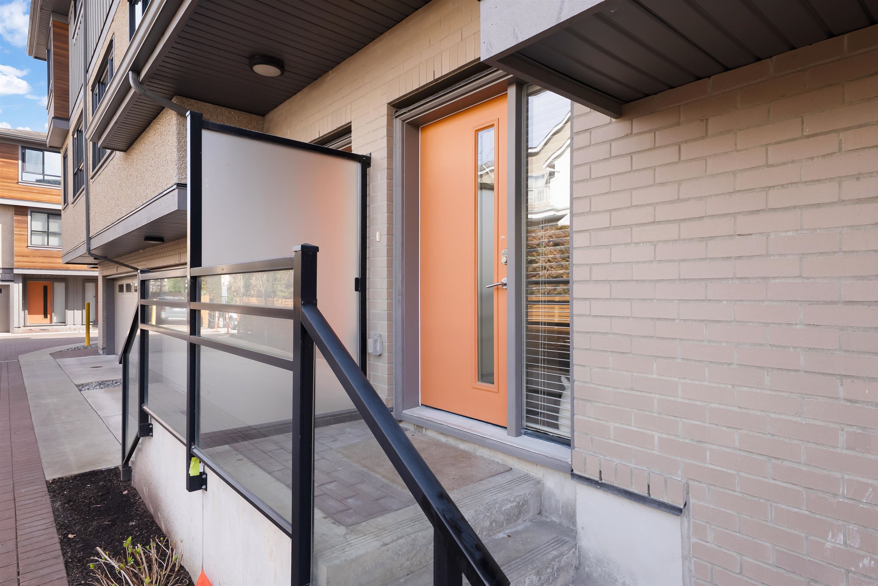 10 7180 GILBERT ROAD Unit: 10