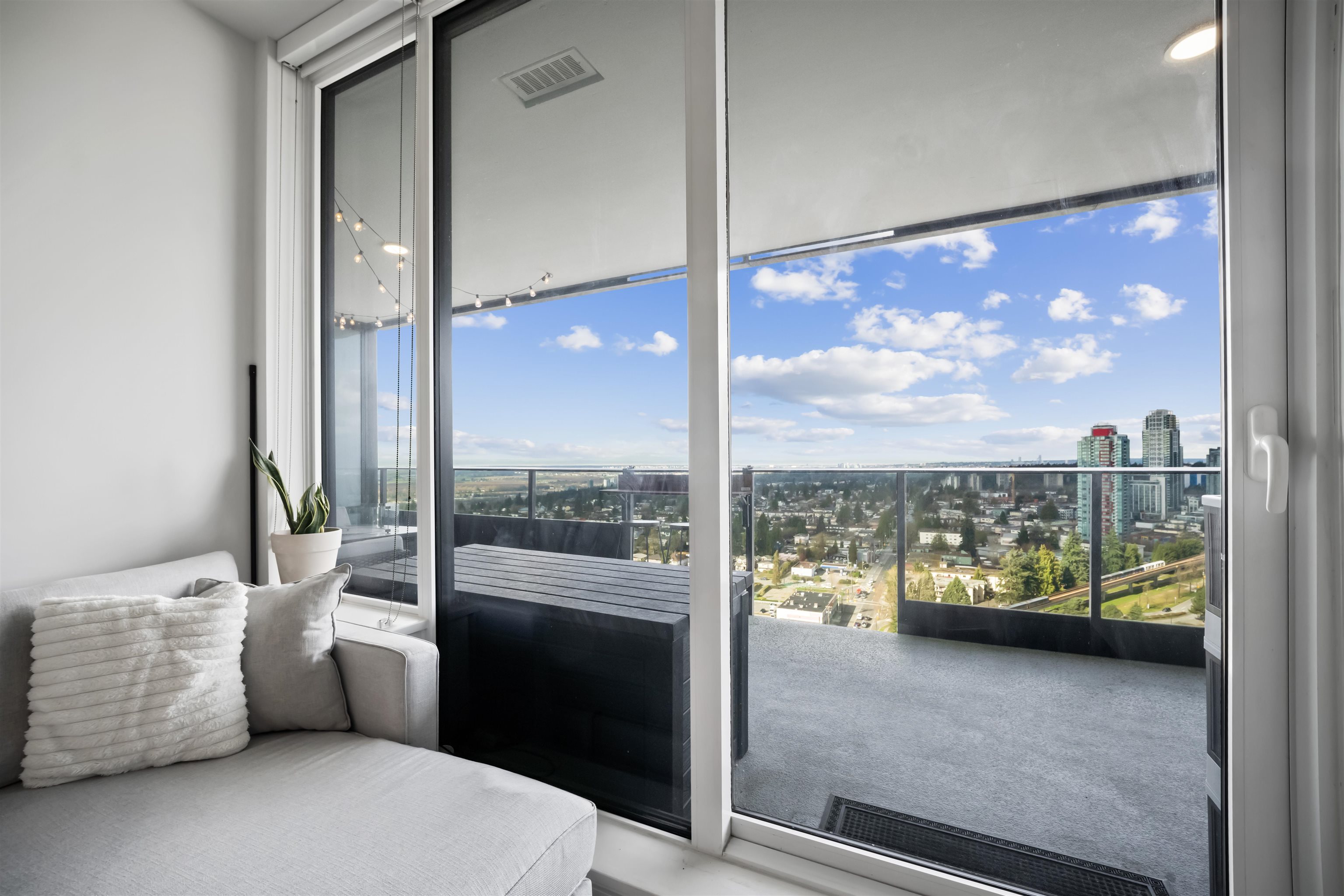 2501 6699 DUNBLANE AVENUE Unit: 2501