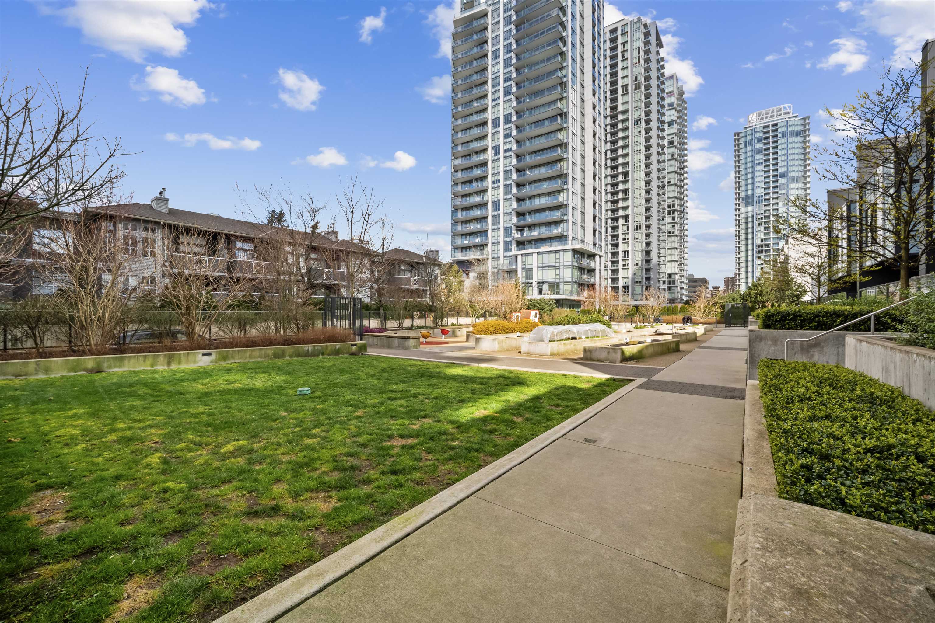 2501 6699 DUNBLANE AVENUE Unit: 2501