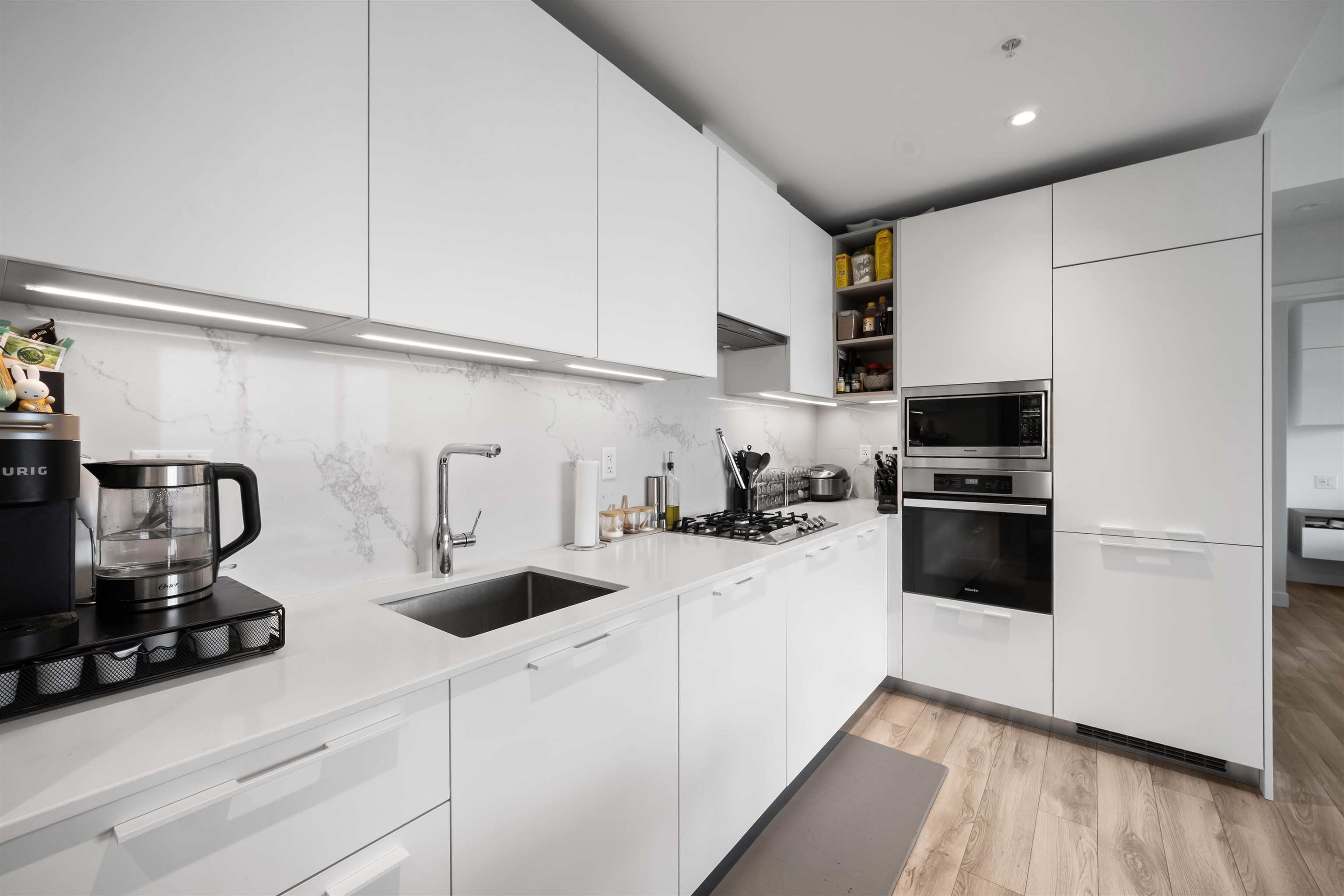 2501 6699 DUNBLANE AVENUE Unit: 2501