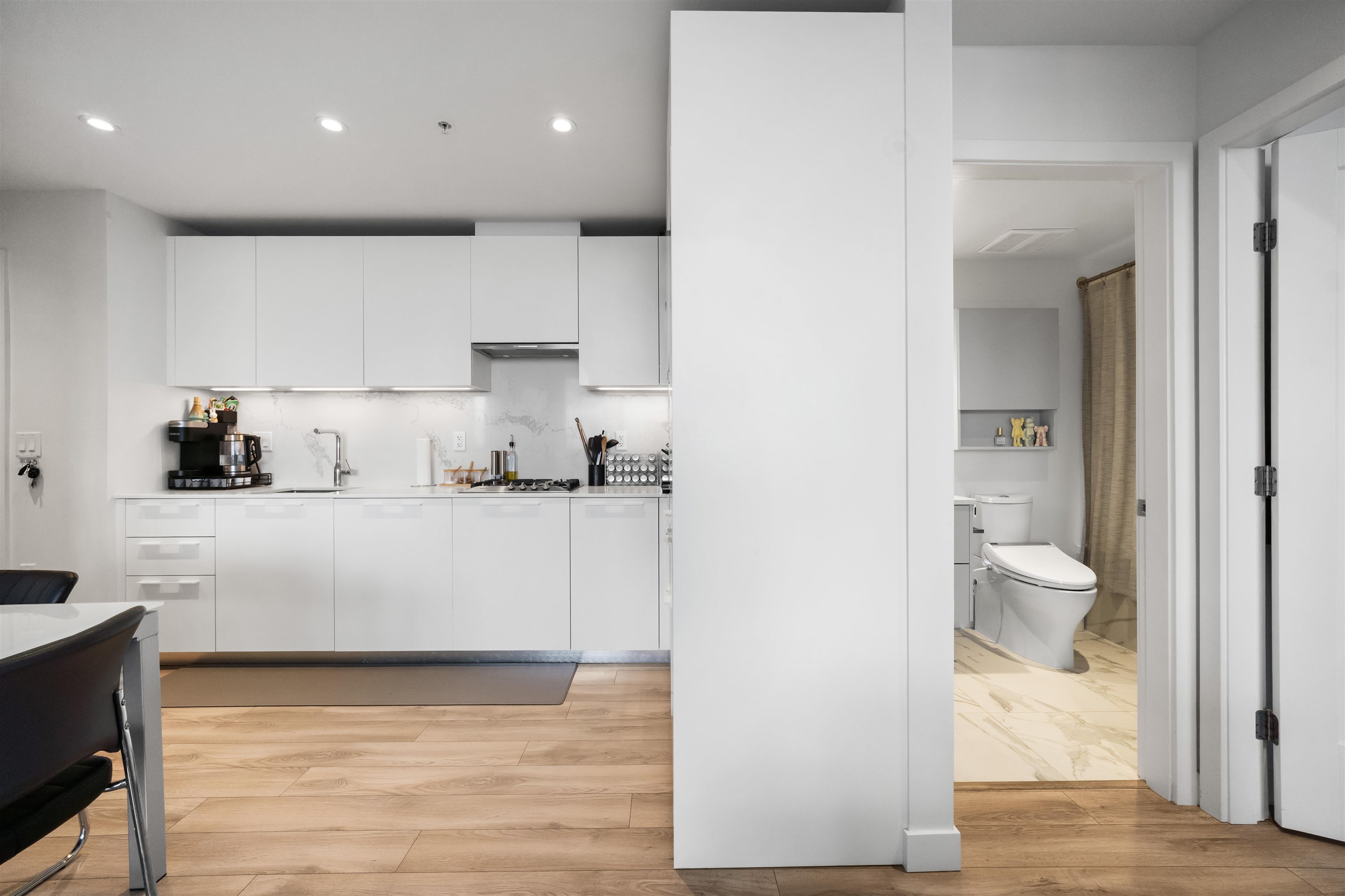 2501 6699 DUNBLANE AVENUE Unit: 2501