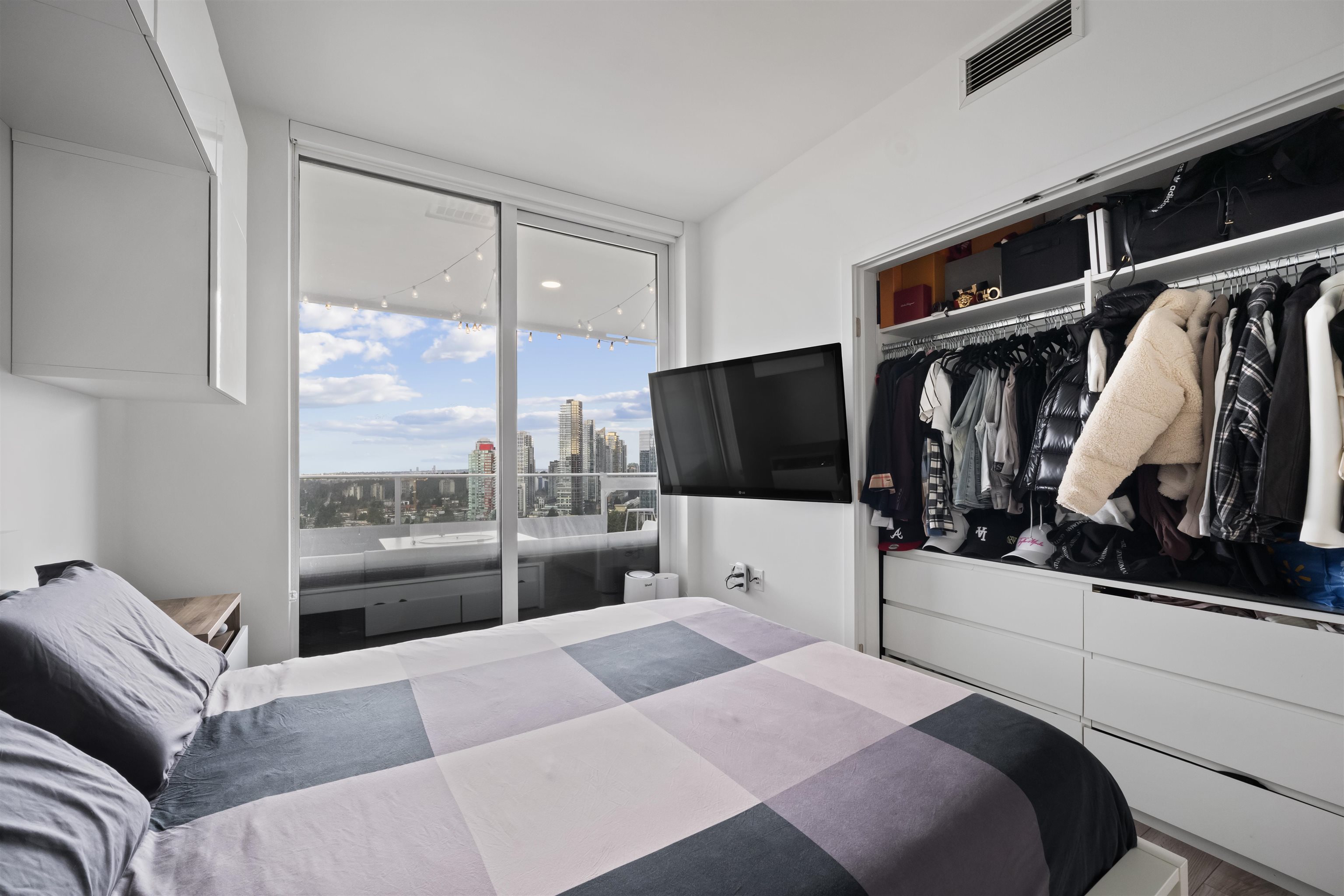 2501 6699 DUNBLANE AVENUE Unit: 2501