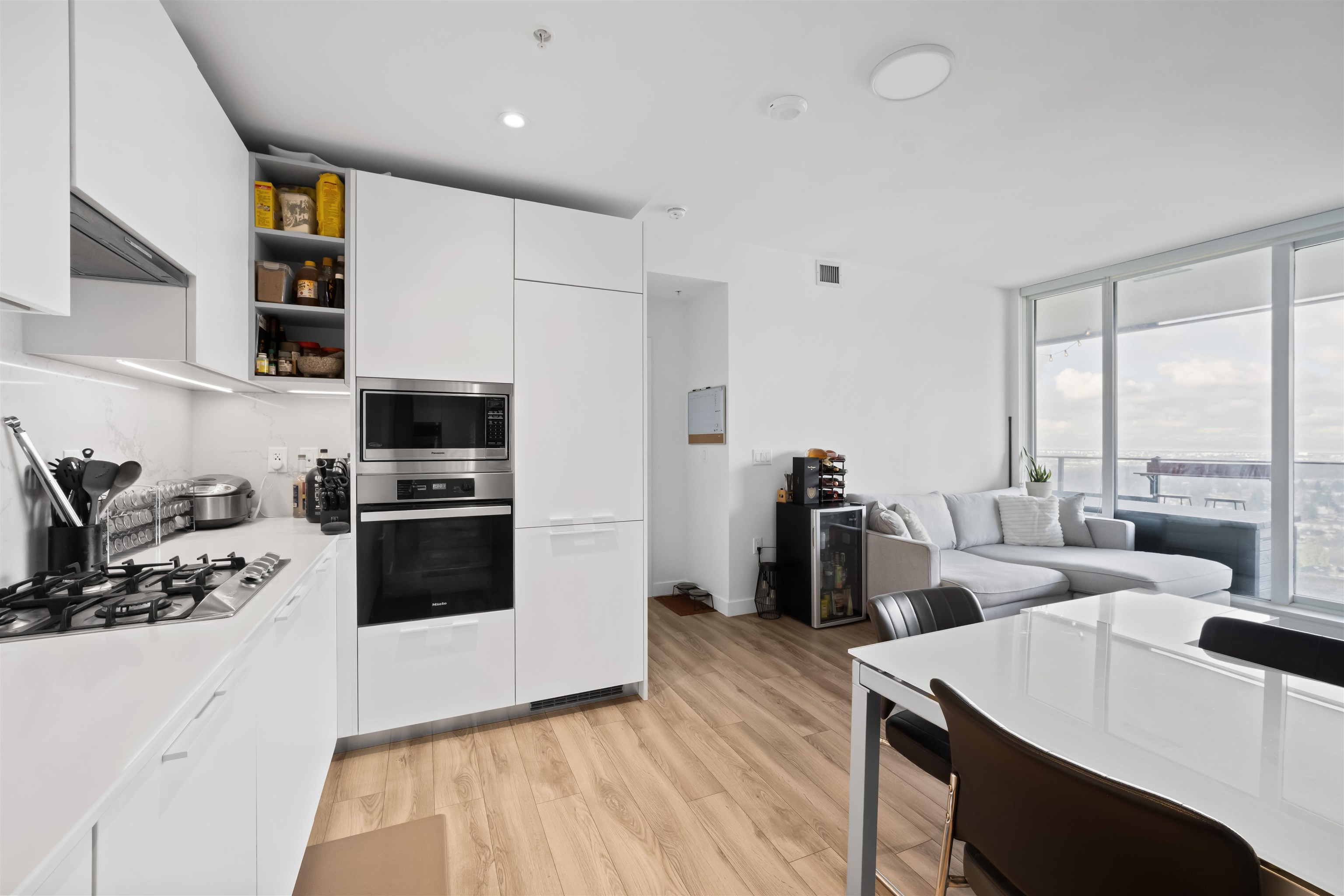 2501 6699 DUNBLANE AVENUE Unit: 2501