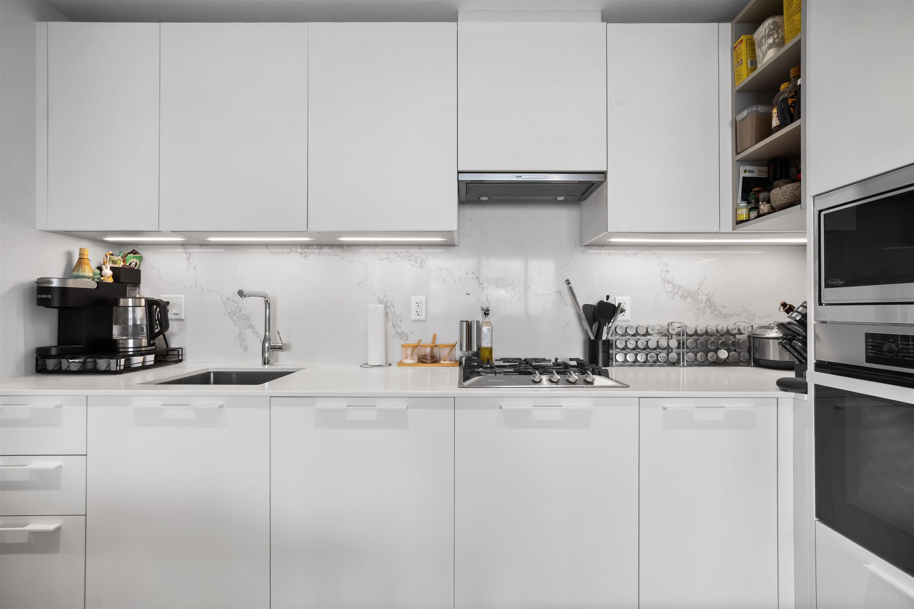 2501 6699 DUNBLANE AVENUE Unit: 2501