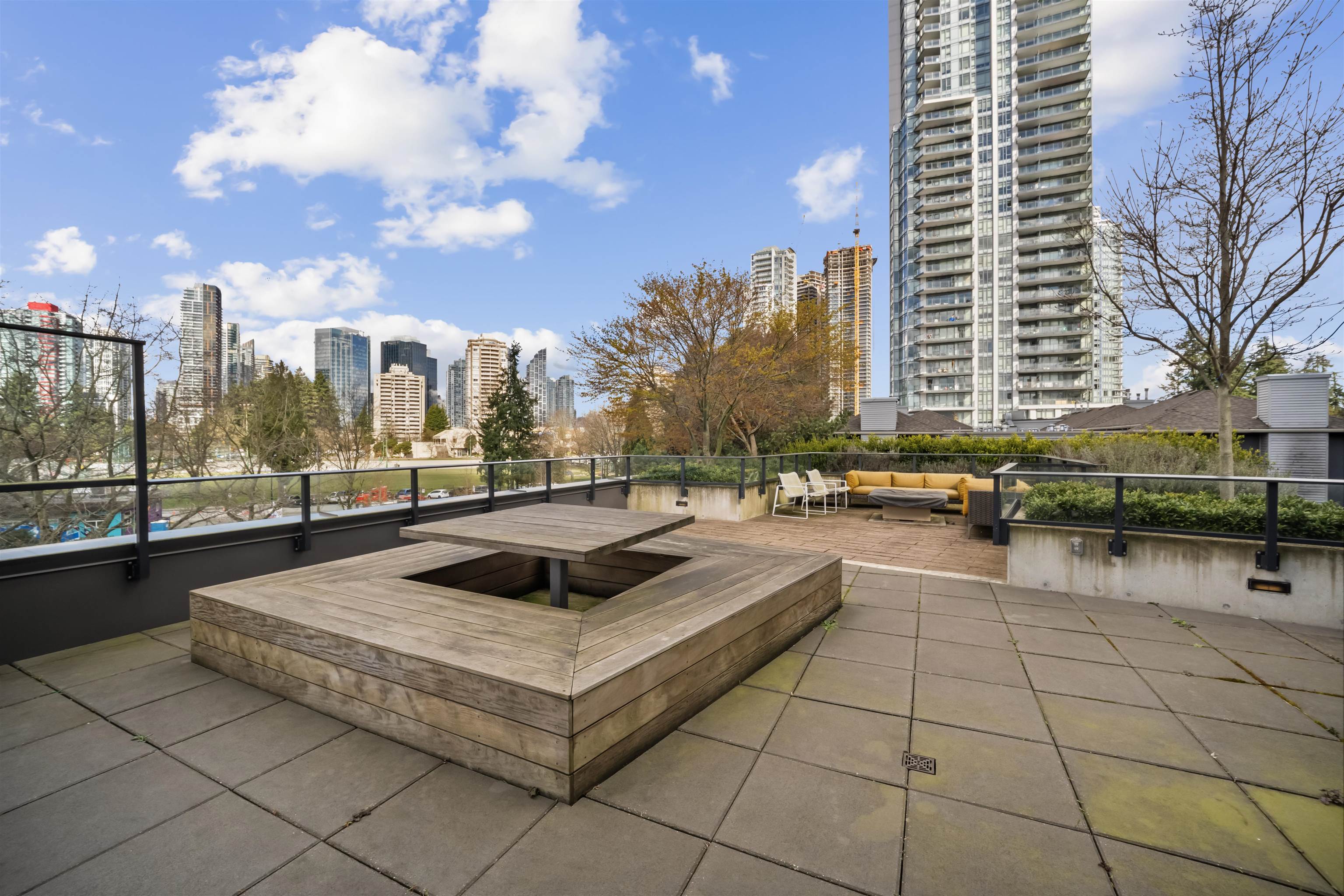 2501 6699 DUNBLANE AVENUE Unit: 2501