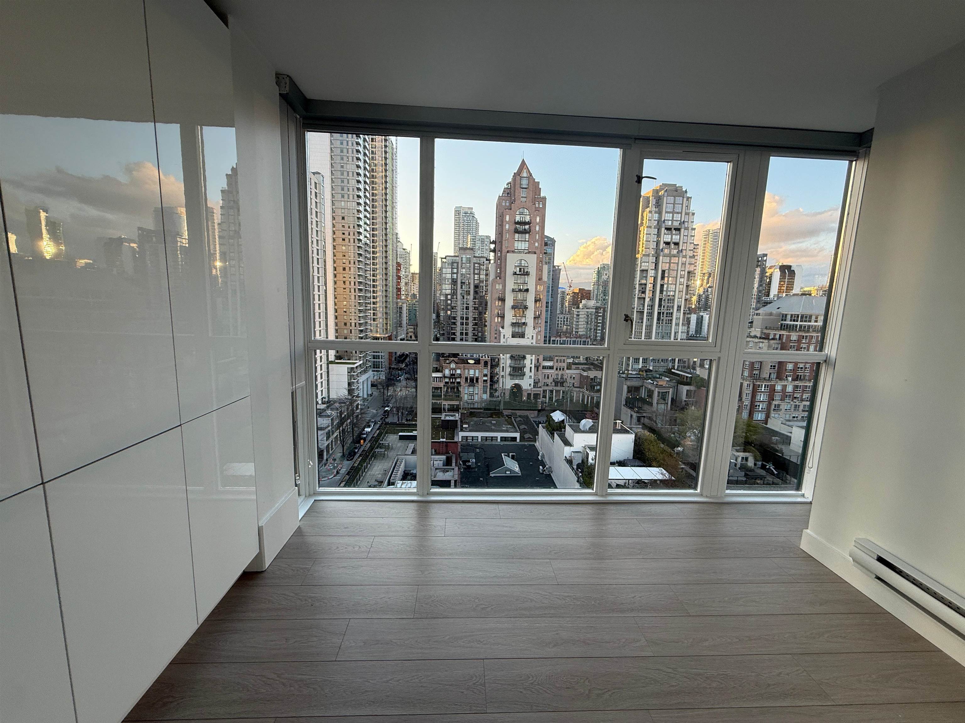 1801 289 DRAKE STREET Unit: 1801