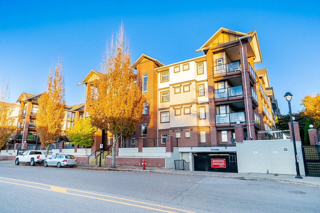 215 5650 201A STREET Unit: 215