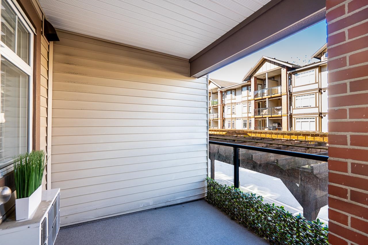 215 5650 201A STREET Unit: 215