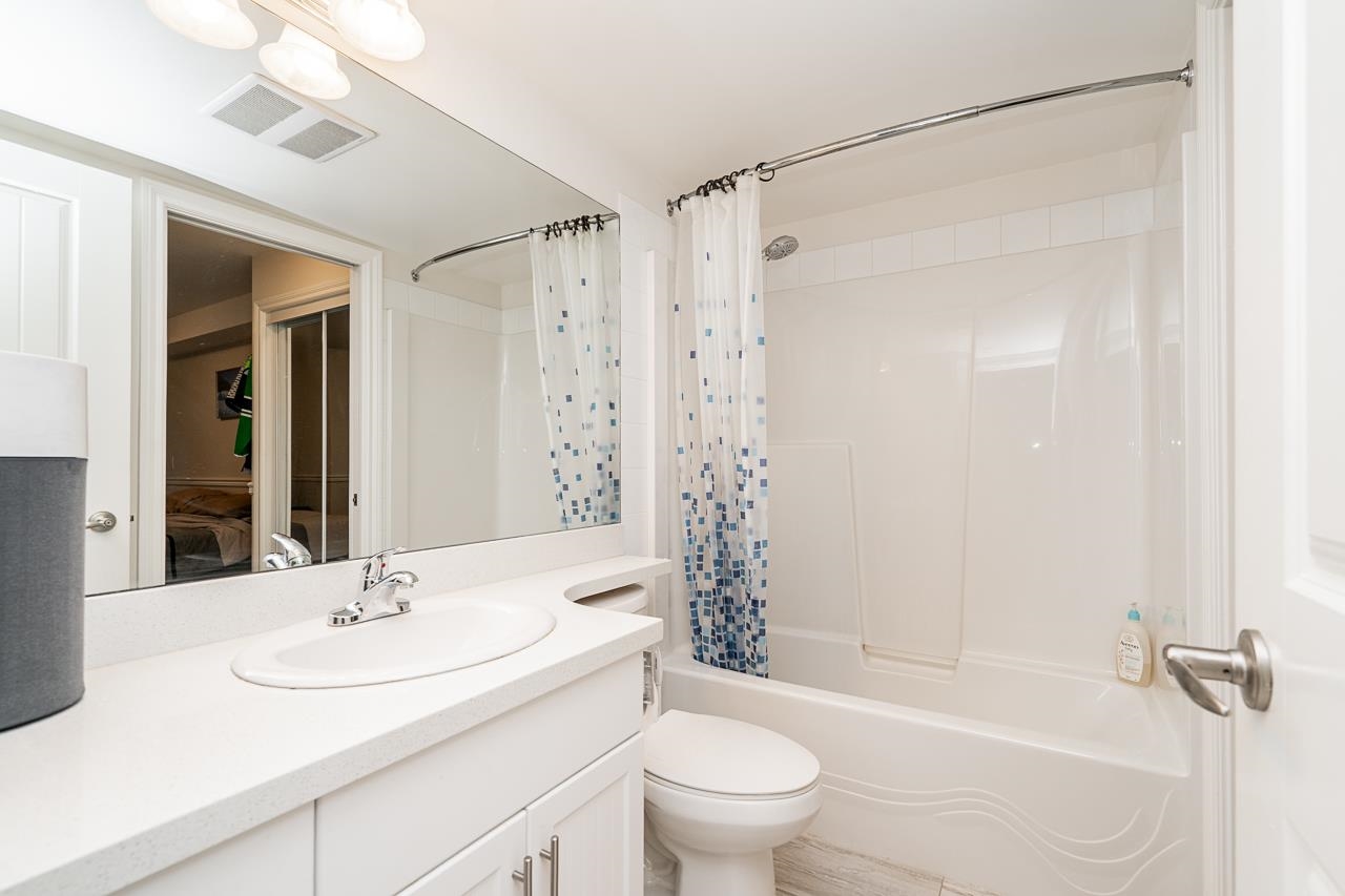 215 5650 201A STREET Unit: 215
