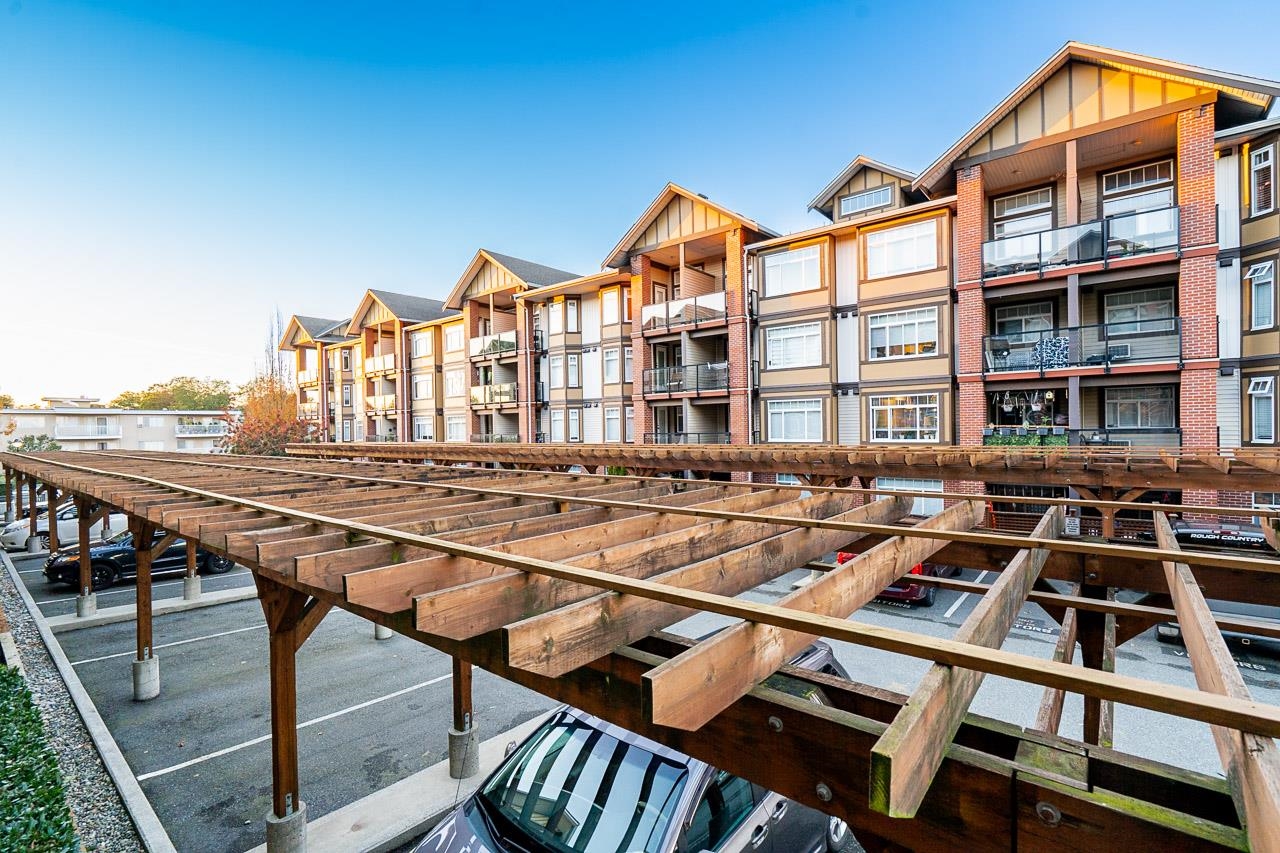215 5650 201A STREET Unit: 215