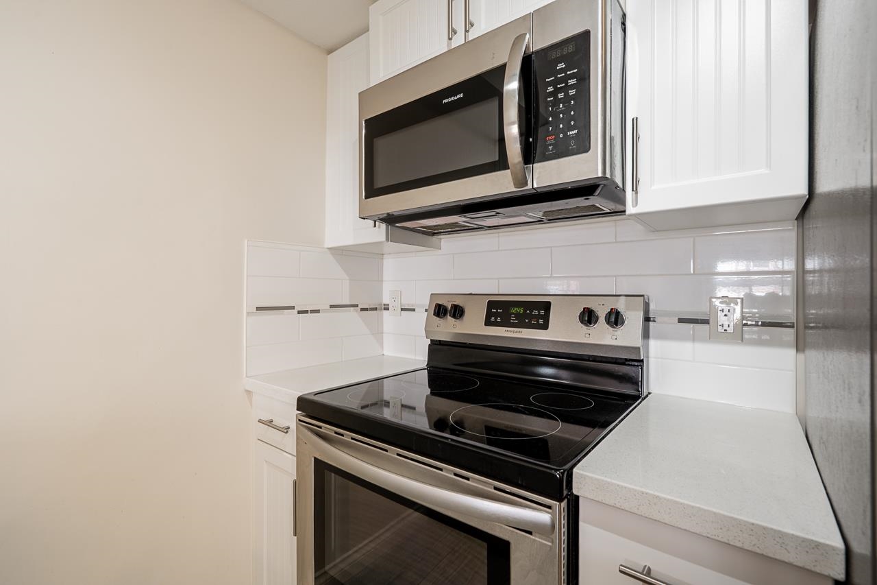215 5650 201A STREET Unit: 215