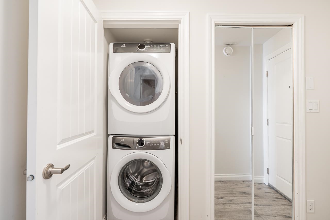 215 5650 201A STREET Unit: 215
