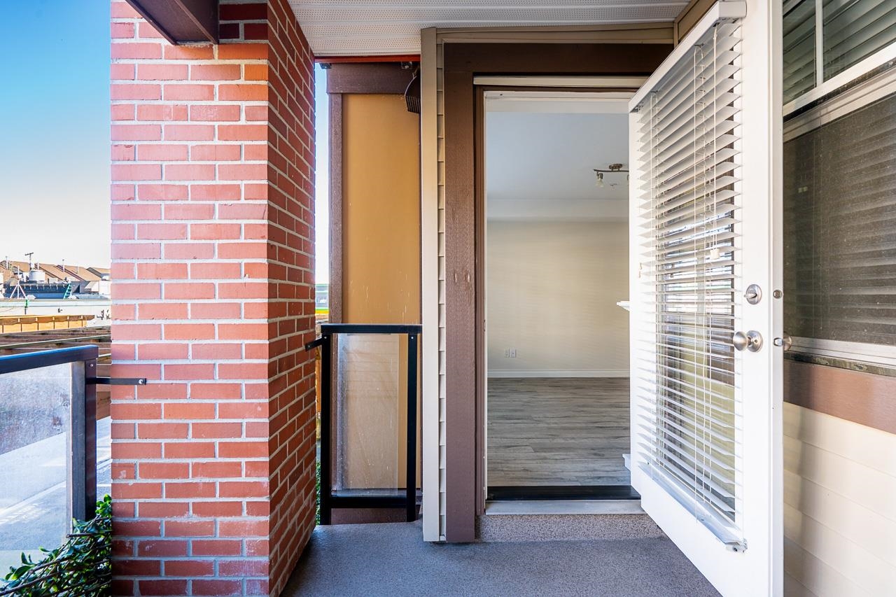 215 5650 201A STREET Unit: 215