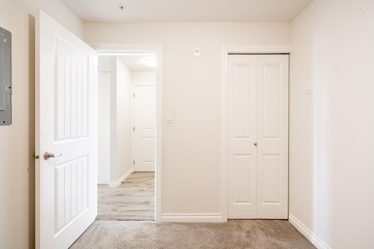 215 5650 201A STREET Unit: 215