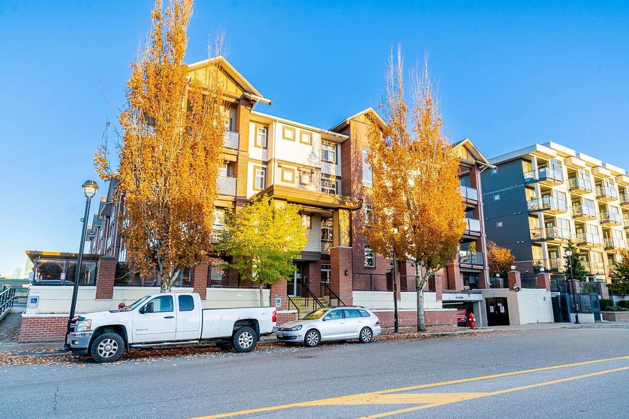 215 5650 201A STREET Unit: 215