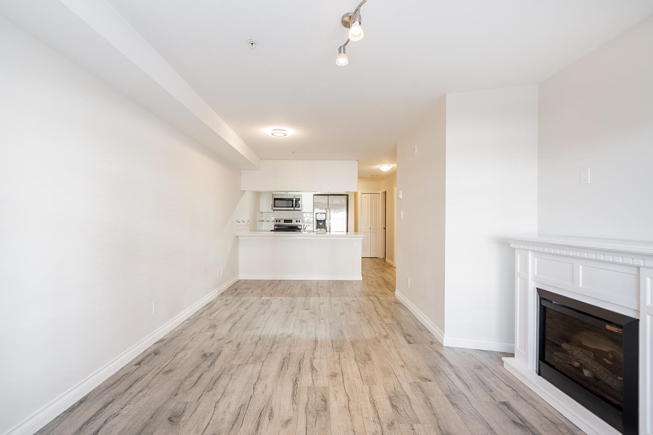 215 5650 201A STREET Unit: 215