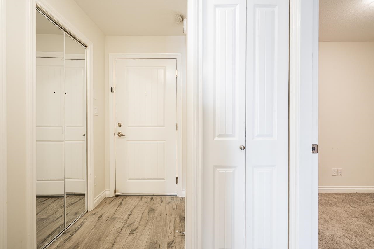 215 5650 201A STREET Unit: 215