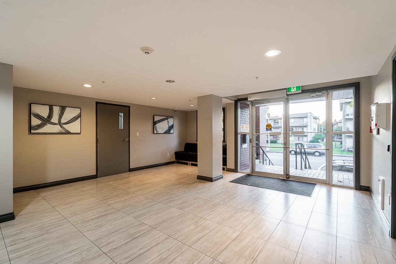 215 5650 201A STREET Unit: 215
