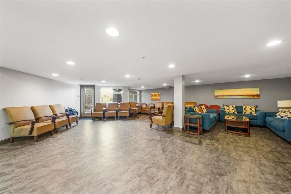 215 5650 201A STREET Unit: 215