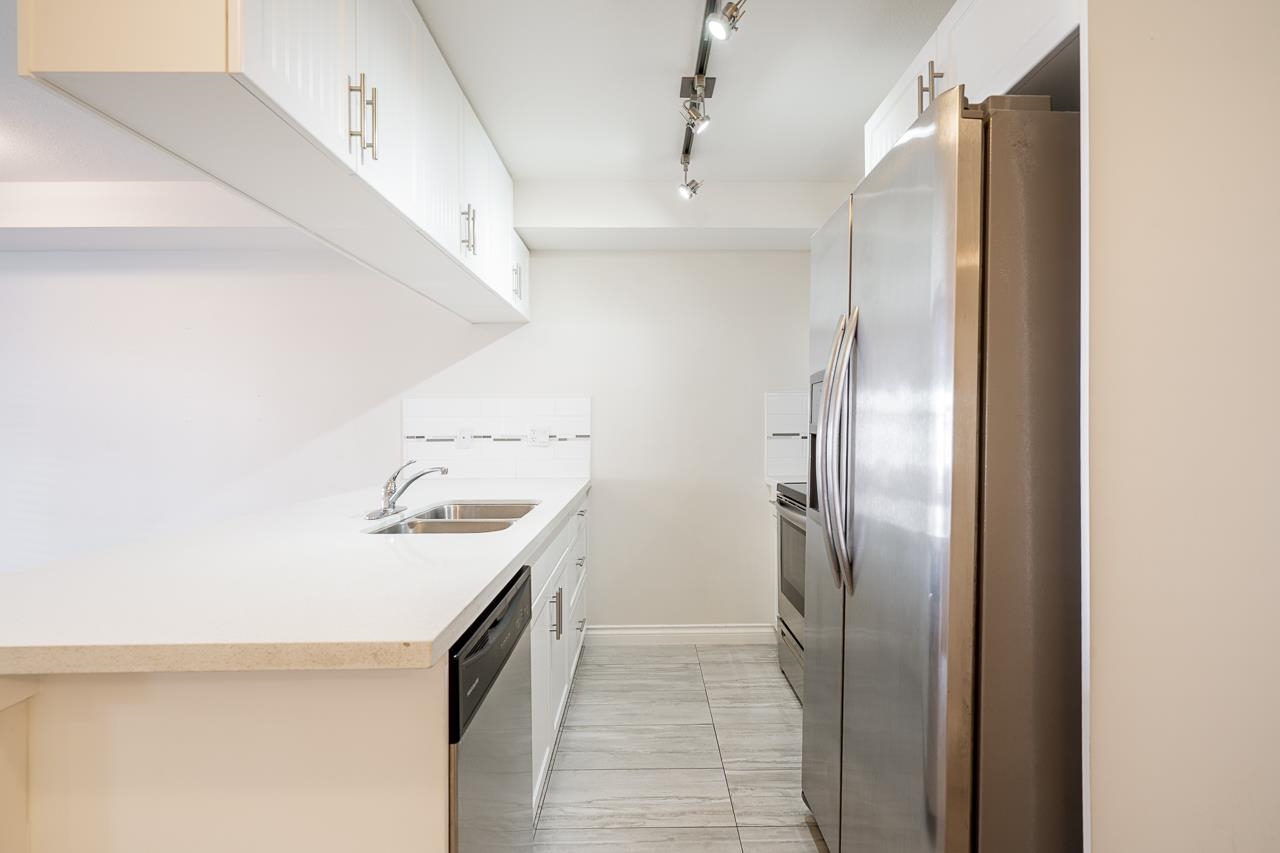 215 5650 201A STREET Unit: 215