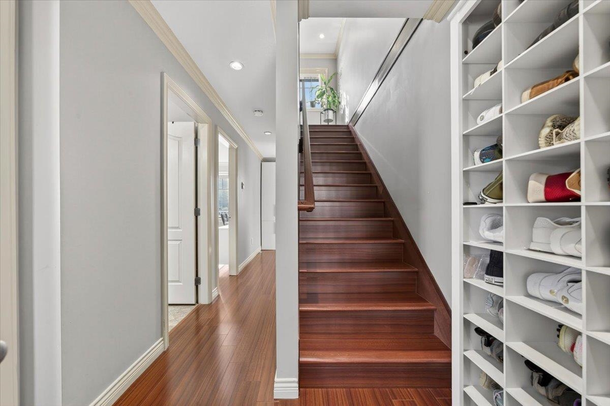 7012 GRIFFITHS AVENUE