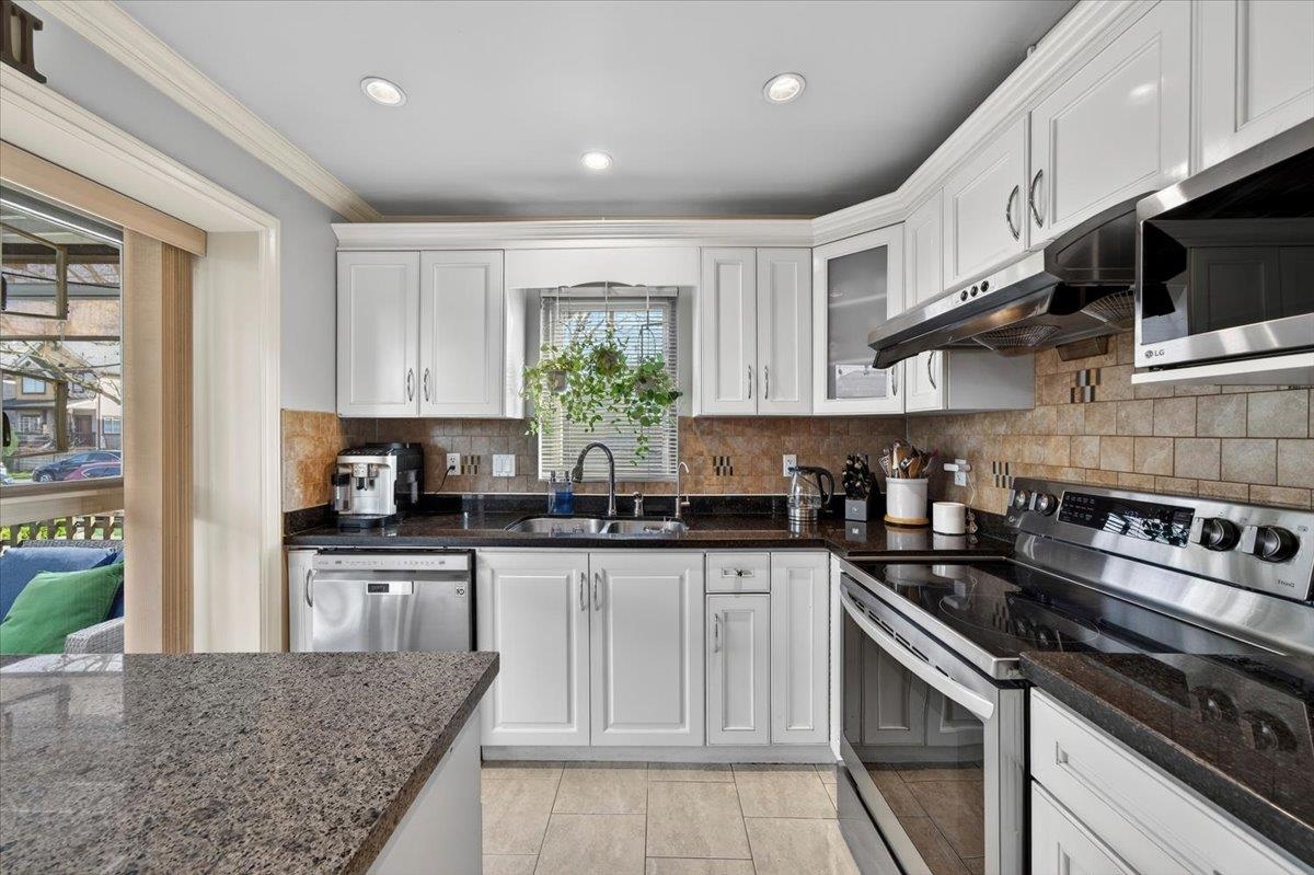 7012 GRIFFITHS AVENUE