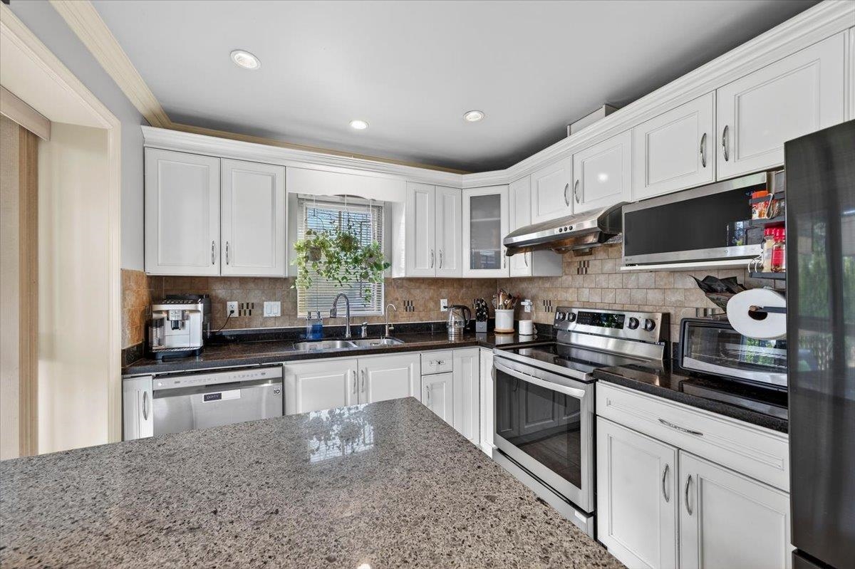 7012 GRIFFITHS AVENUE