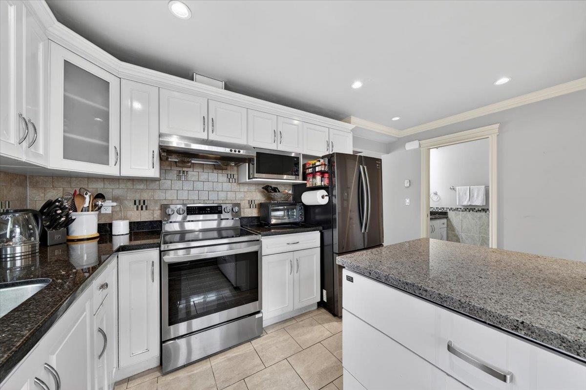 7012 GRIFFITHS AVENUE