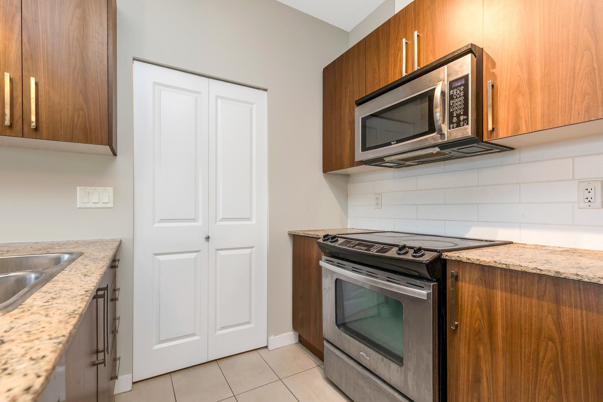 416 2943 NELSON PLACE Unit: 416